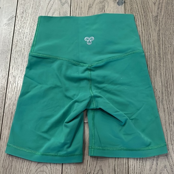 Aritiza tna biker shorts - Picture 2 of 2